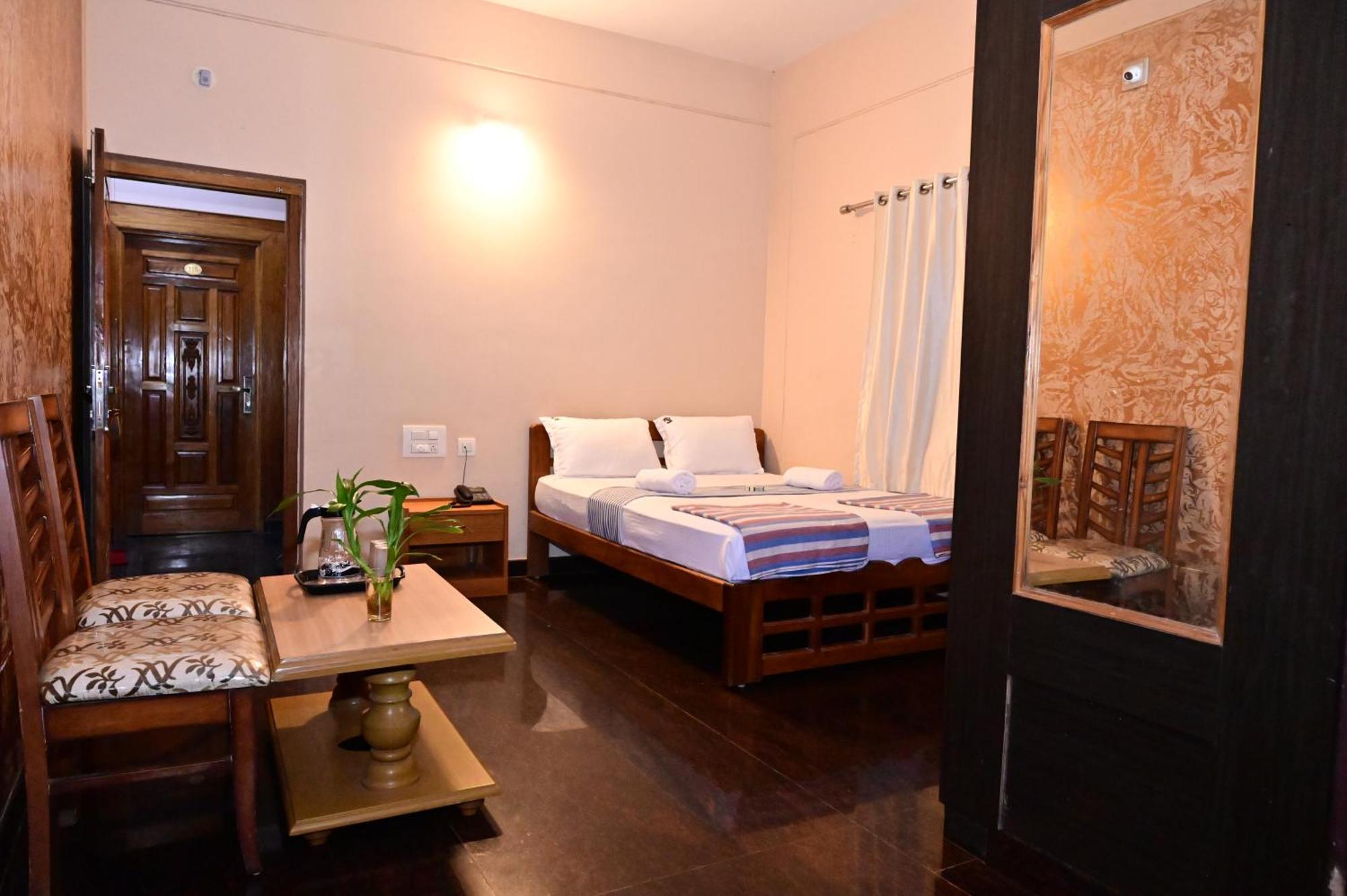 Jaya Paradise Mavalli Luaran gambar